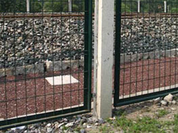 铁路防护栏 - 安平县沃达金属丝网制造有限公司图片2