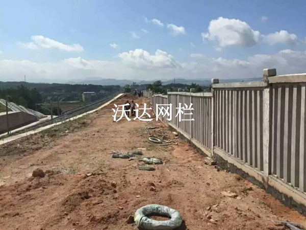 赣铁路客专刺丝滚笼项目工程 - 安平县沃达金属丝网制造有限公司图片3