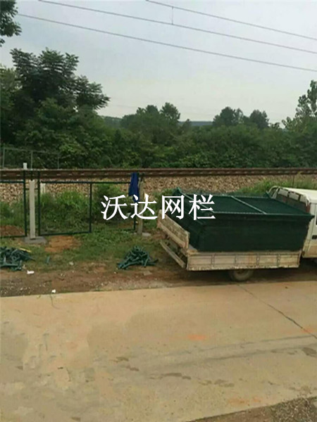 沪昆铁路贵州段防护栅栏护栏网项目 - 安平县沃达金属丝网制造有限公司图片3