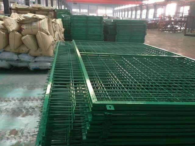 框架护栏网 - 安平县沃达金属丝网制造有限公司图片4