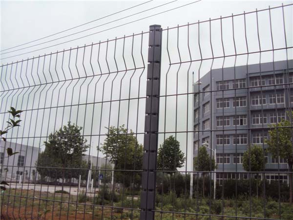 三角折弯护栏网 - 安平县沃达金属丝网制造有限公司图片4