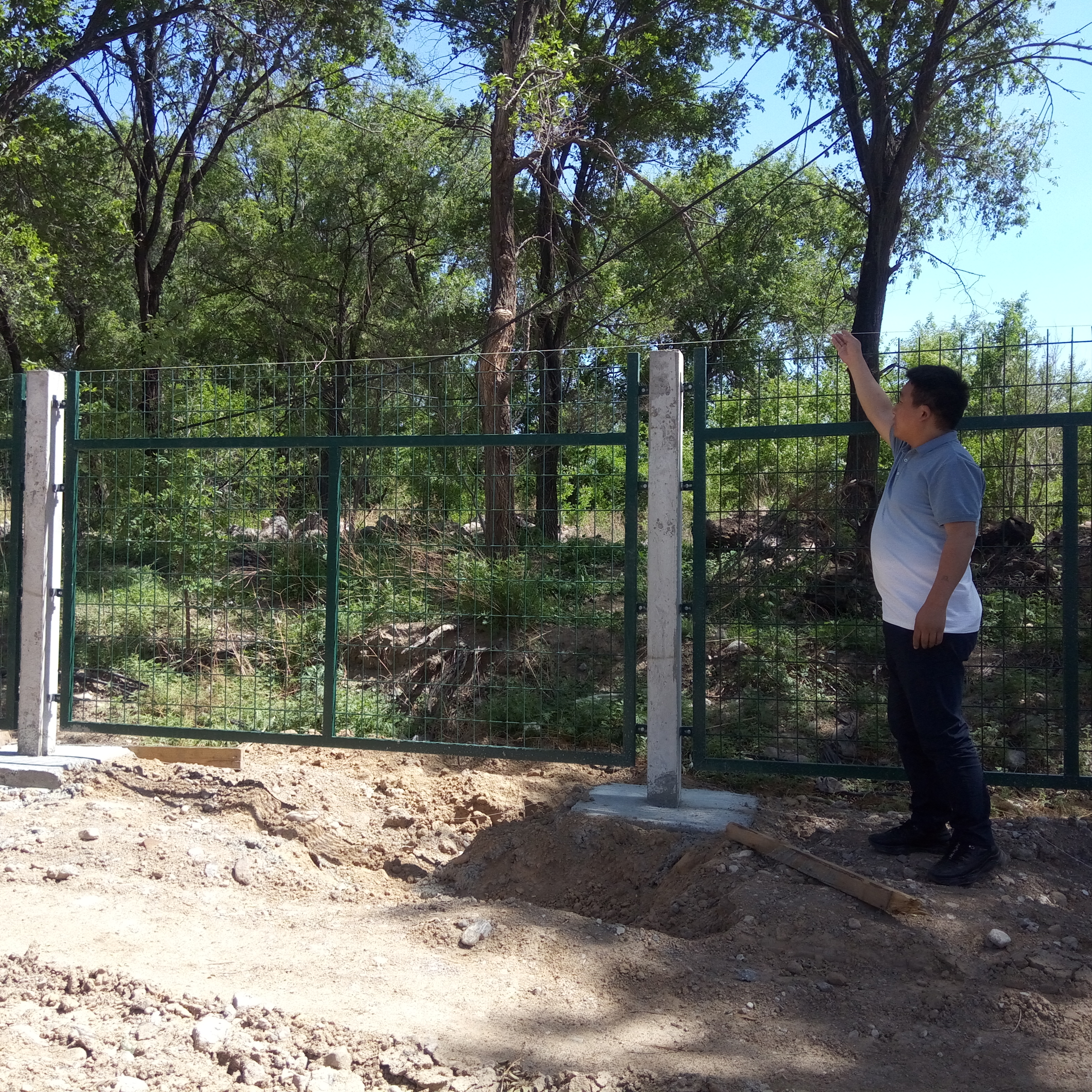 铁路桥下防护栅栏