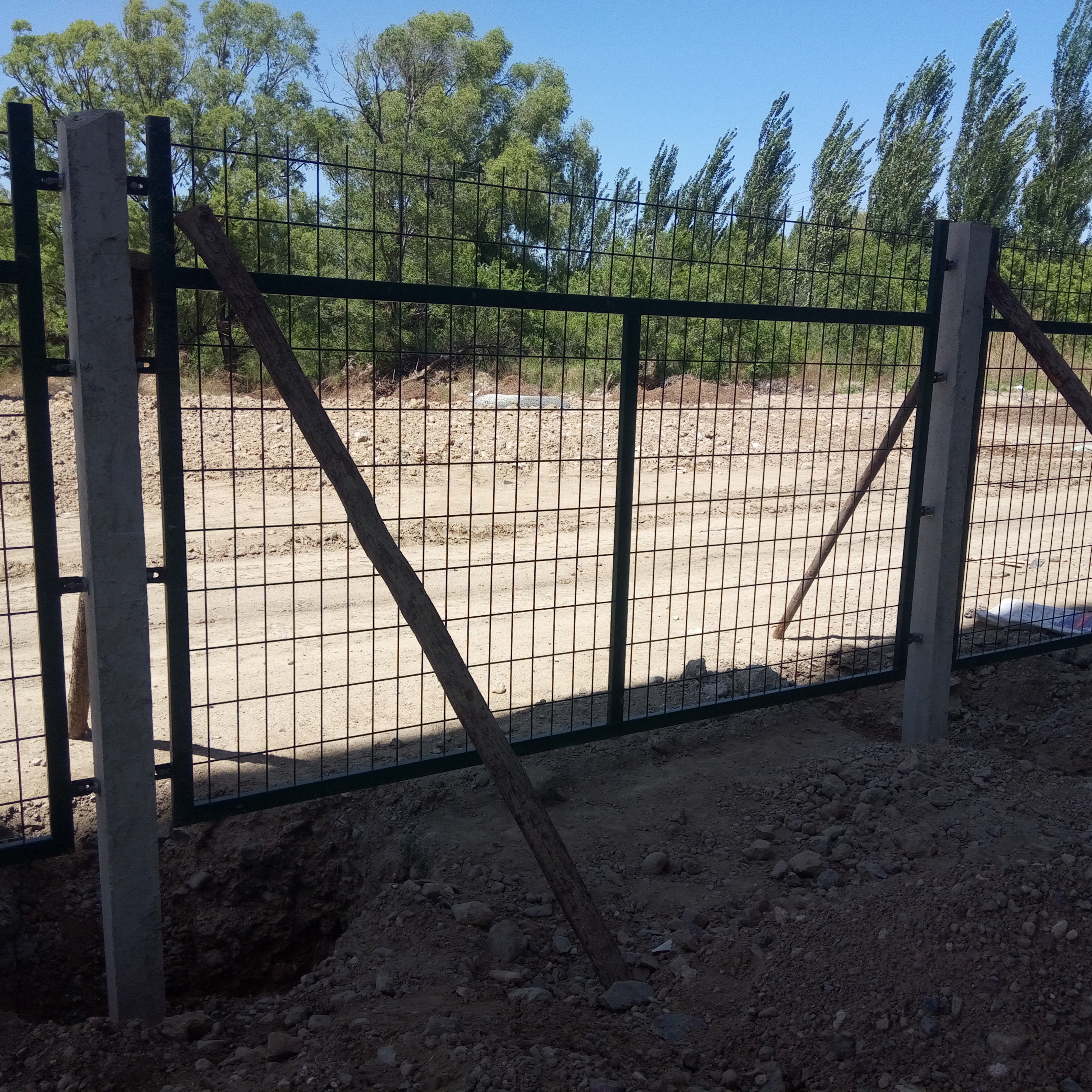 铁路桥下防护栅栏 - 安平县沃达金属丝网制造有限公司图片2