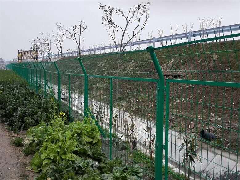 高速公路护栏网 - 安平县沃达金属丝网制造有限公司图片4
