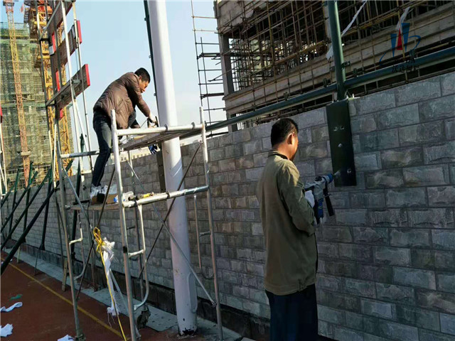 安徽皖西当代运动场围网工程 - 安平县沃达金属丝网制造有限公司图片4